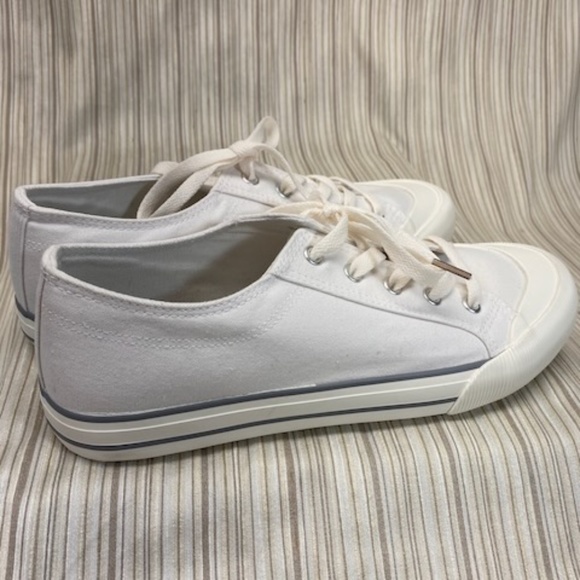 NWOT Arizona Jean Co white women's sneakers size 9 but fit like large 10 - Picture 4 of 5